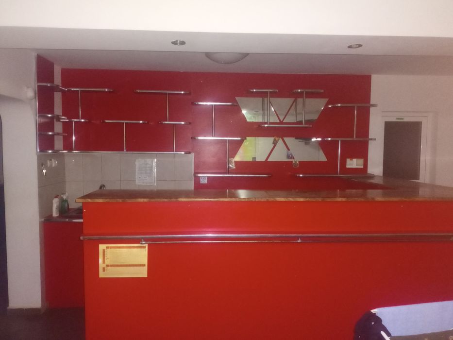 Mobilier pentru bar și vitrine