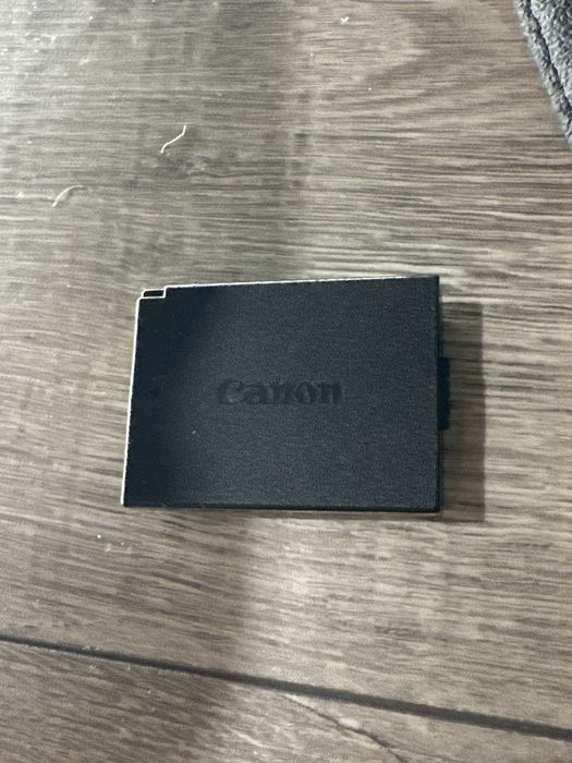 Продавам Canon eos 4000d