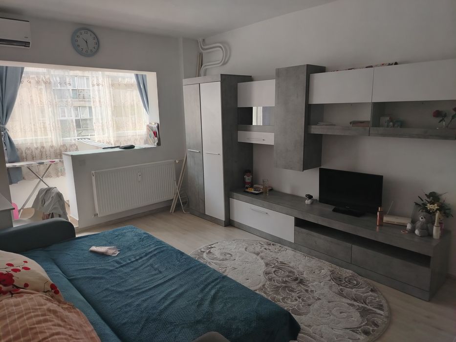 Vând garsoniera  renovata