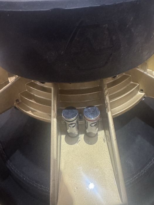 Продам комплект ( усилитель и сабвуфер в коробе экспо )