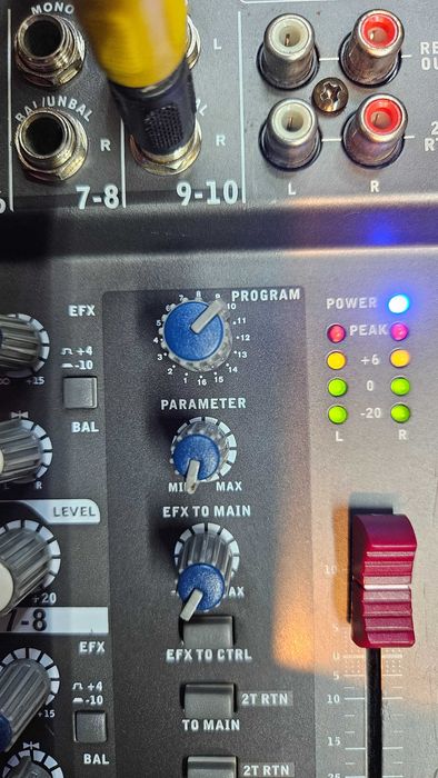 Mixer audio PHONIC AM 240D cu efecte