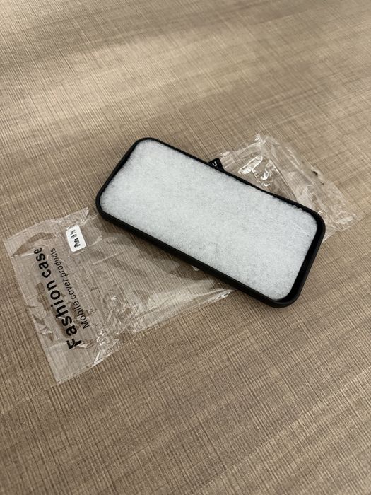 Черен матов кейс за Iphone 16 pro