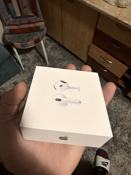 IPHONE 13 pro max Airpods 4 original