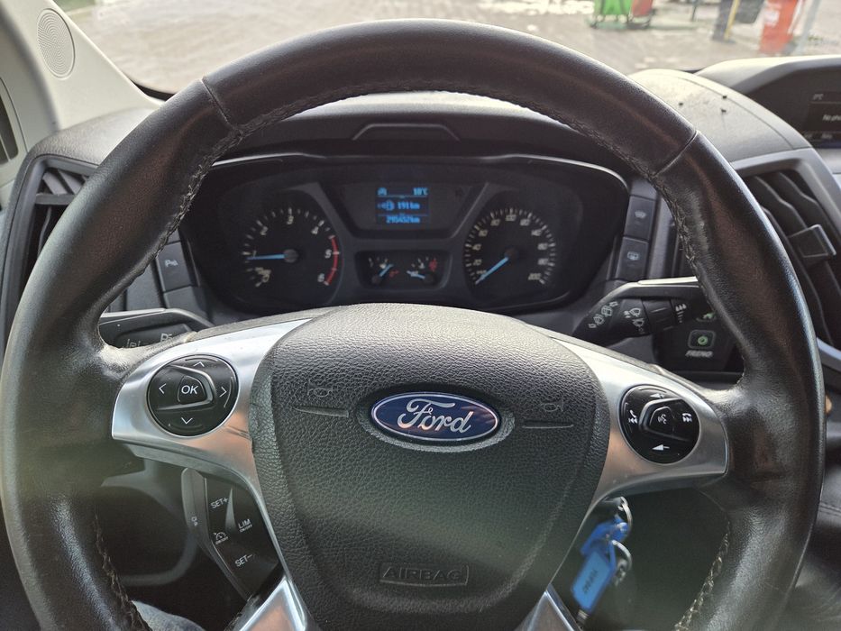 Ford Transit 9 locuri