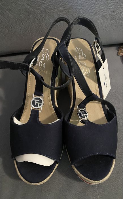 Страхотни сандали нови 43