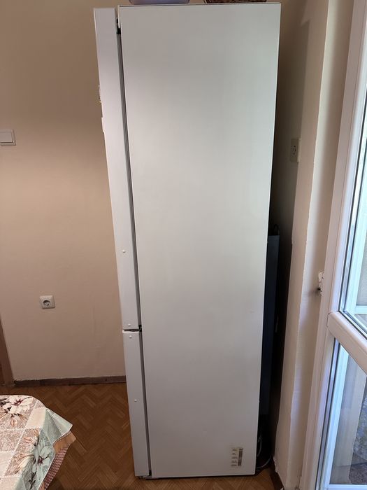 Продавам хладилник с фризер “Самсунг”