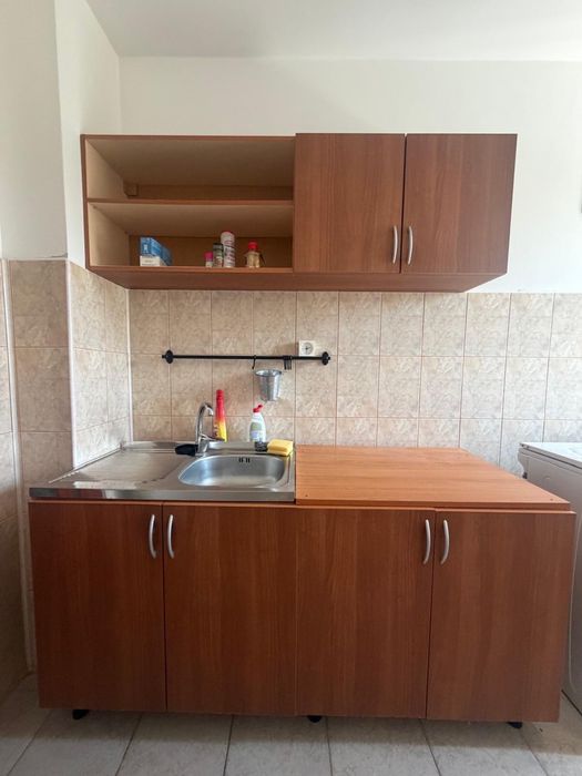 Mobilier de bucatarie-practic si bine intretinut-