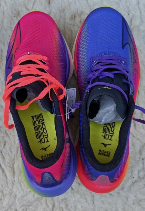 Mizuno оригинални дамски сникърси нови 38 номер