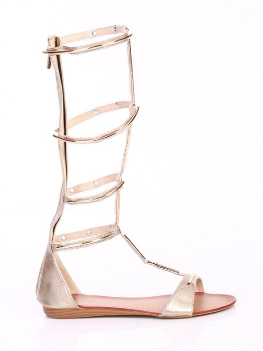 Високи сандали