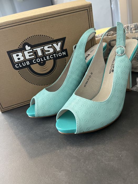 Синьо-зелени токчета