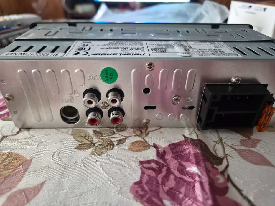Аудио радио с USB за кола