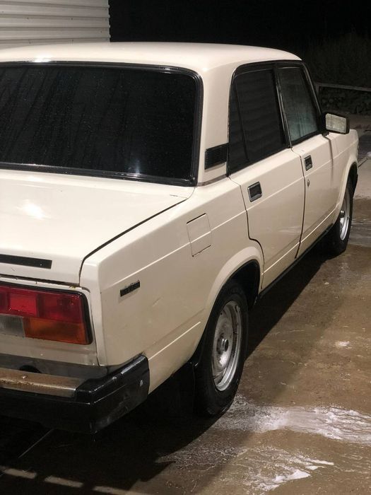 VAZ 2107 sotiladi
