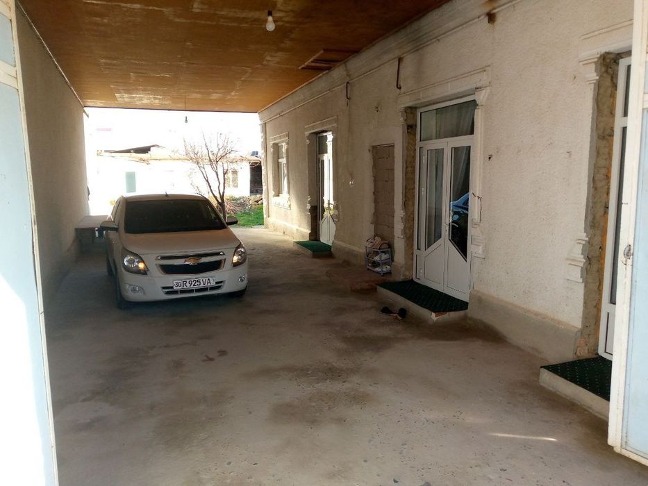 Hovli sotiladi charxin