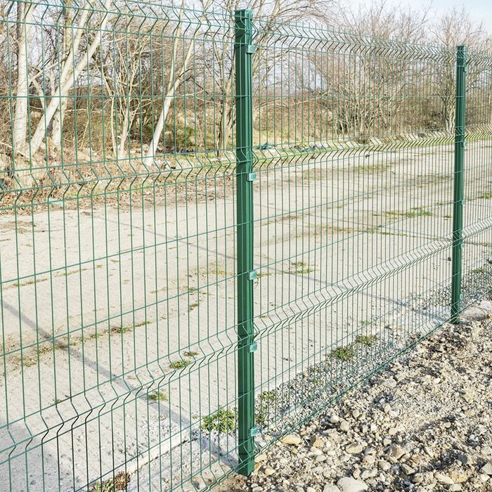Garduri si porti din panouri stil jaluzele, sipca metalica, tabla cutata, plasa bordurata, fier forjat, BCA sau beton si alte modele disponibile