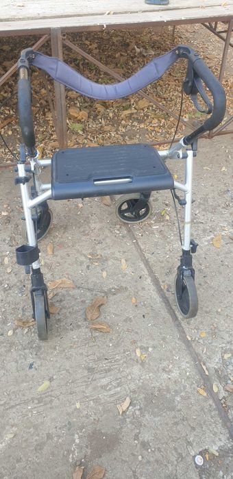 Rolator de mers cu 4 roti, frana, scaun pliabil