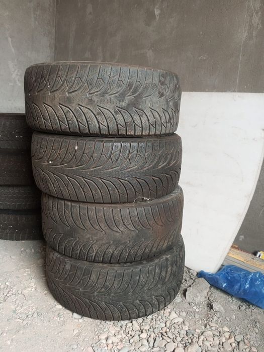 Шины зимние продам  R17