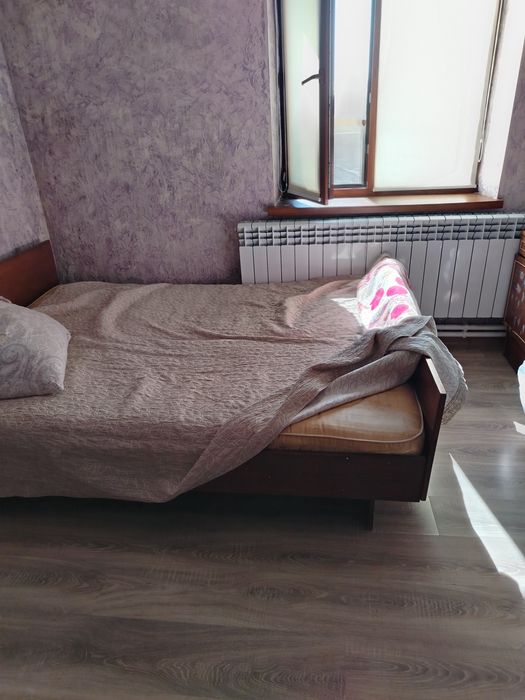 Отдам даром шкаф, кравать, тумбу.