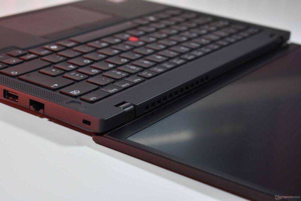 Lenovo ThinkPad P14s Gen 6 AMD Ryzen AI 9 HX PRO 370/64GB DDR5/1TB SSD