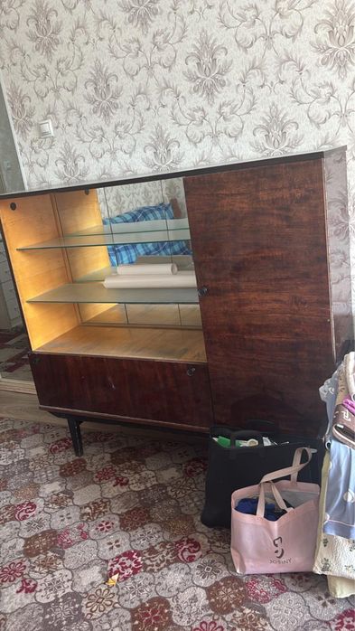 Стенка мошный стойкий