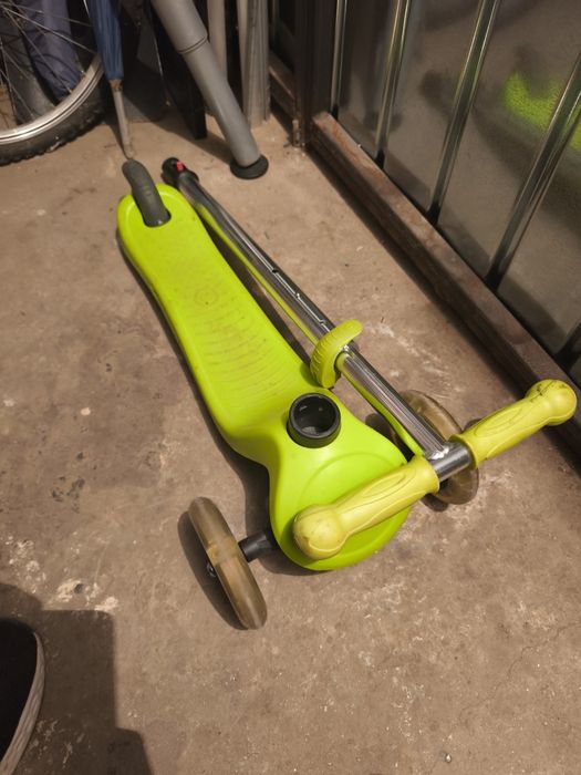 Vând trotineta 3 roti  GloBber