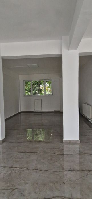 Spațiu de vanzare