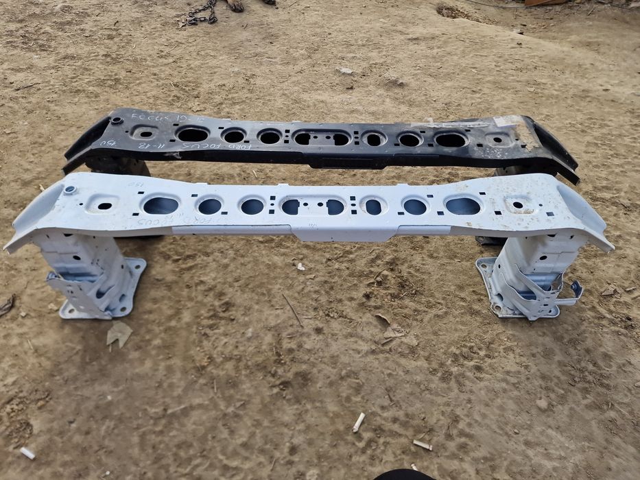 Ford FOCUS 3  11-18 греда предна броня