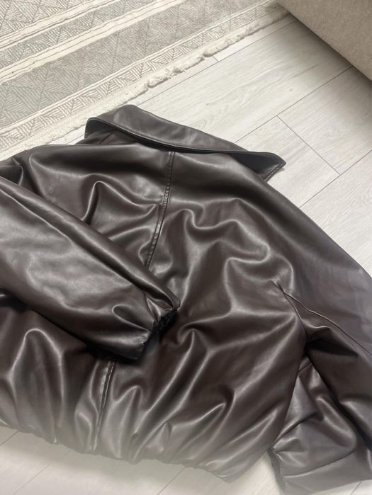 кожанка в коричневом цвете