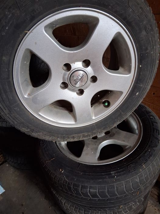 Vand doua modele de jante,R15, unele 5x112 si unele 5x110