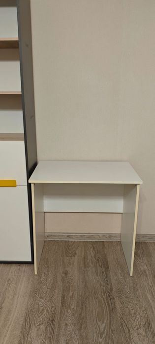 Стол и пинал комплект