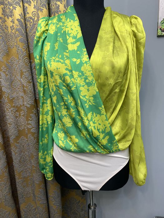 Риза и панталонки с висока талия