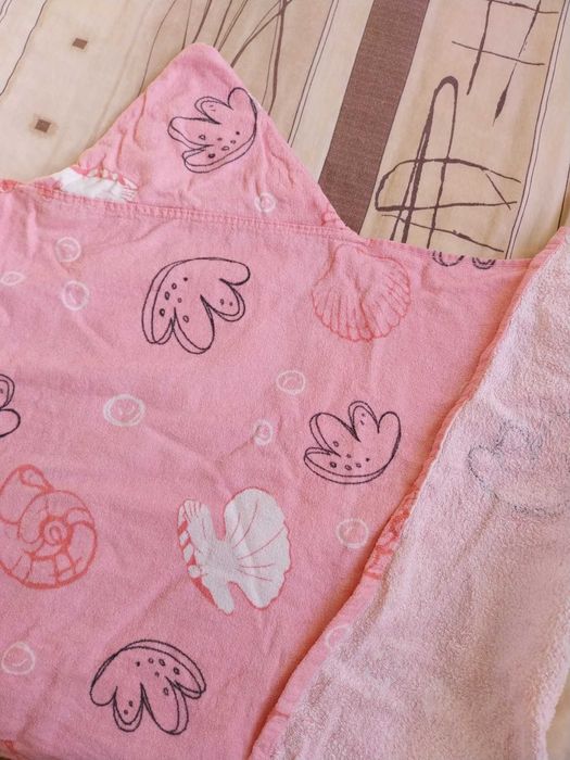 Детска хавлия с качулка 60х120 см + бански