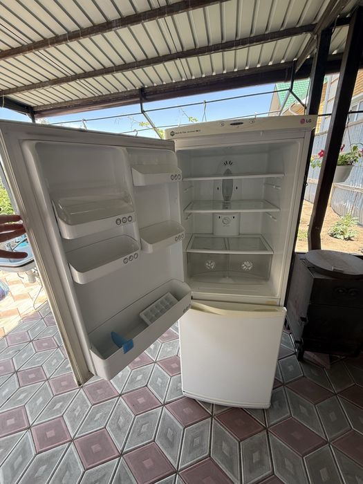 Продам холодильник LG