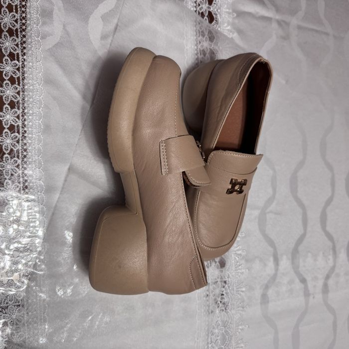 Туфли бежевые 38 размер новые