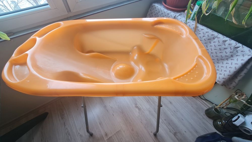 Бебешко анатомично корито със стойка