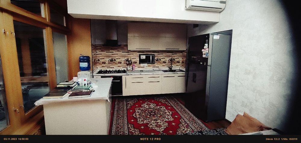 Eski shaxarda uchaska sotiladi