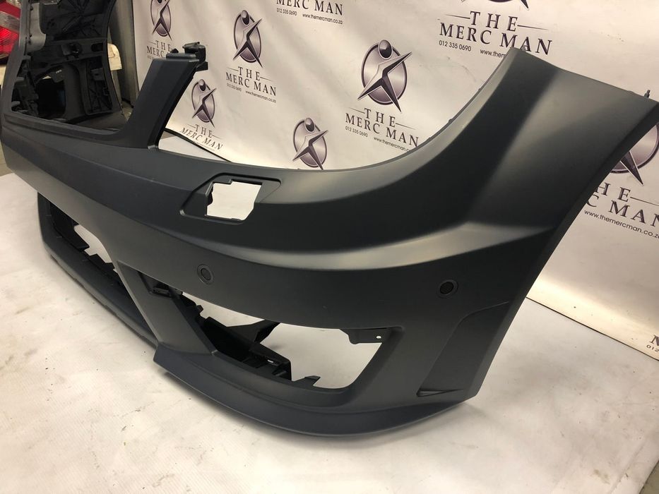 W204 Предна броня C63 AMG Led светлини решетки