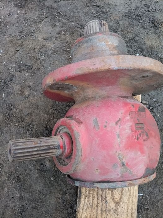Vând reductor de balotieră