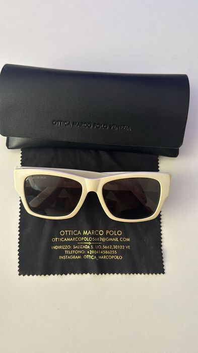 Vand ochelari de soare Balenciaga