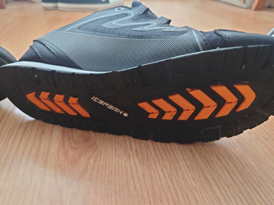 Adidași impermiabili