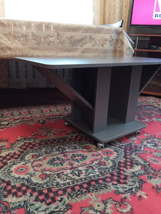 Продам новые столы