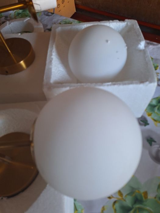 Продаю бра новый 2шт