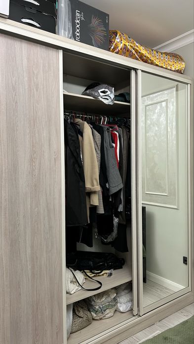 Продам два шкафа-купе