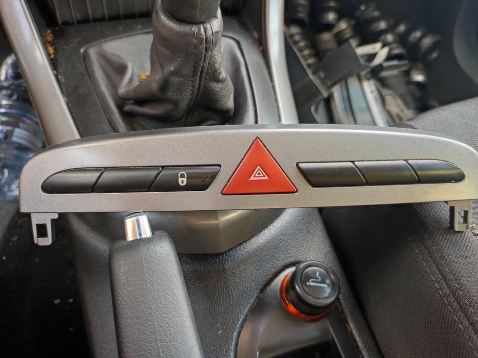 Панел(бутон) аварийни светлини за Пежо-308