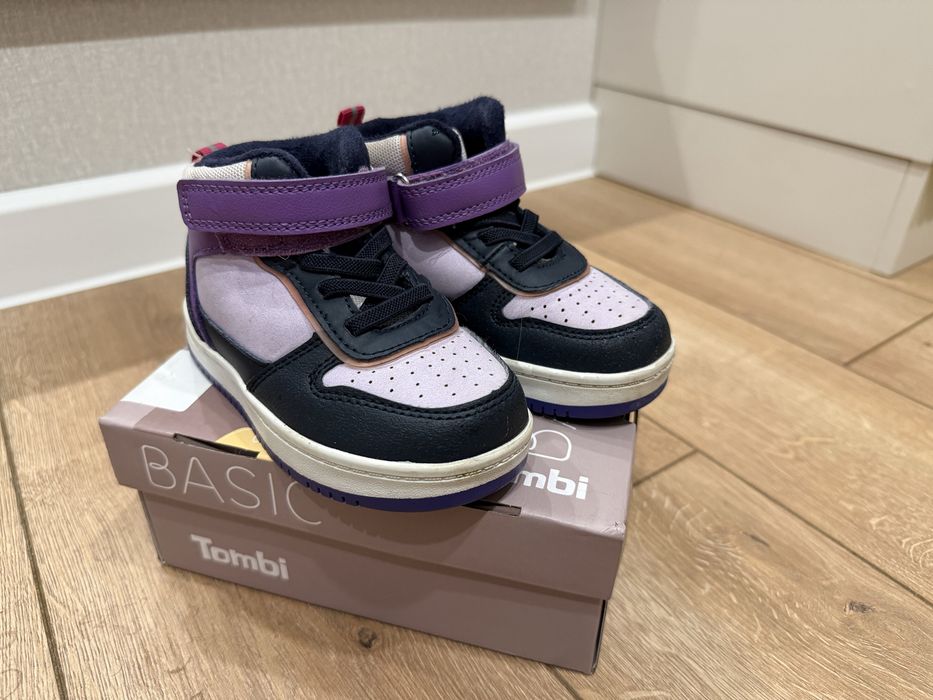 Кроссовки  весенние на девочку