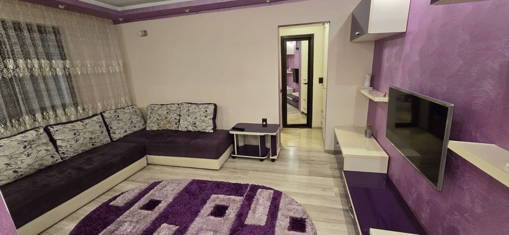 Inchiriez Apartament 2 camere,zona Piata Mare !