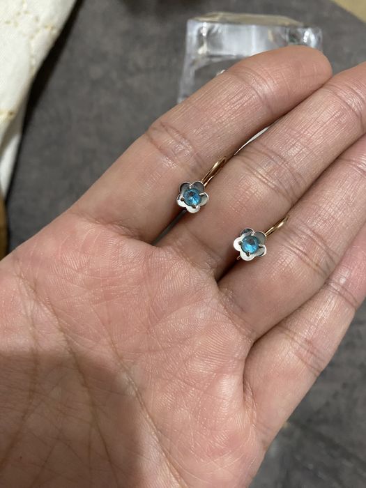 Золотые серьги.