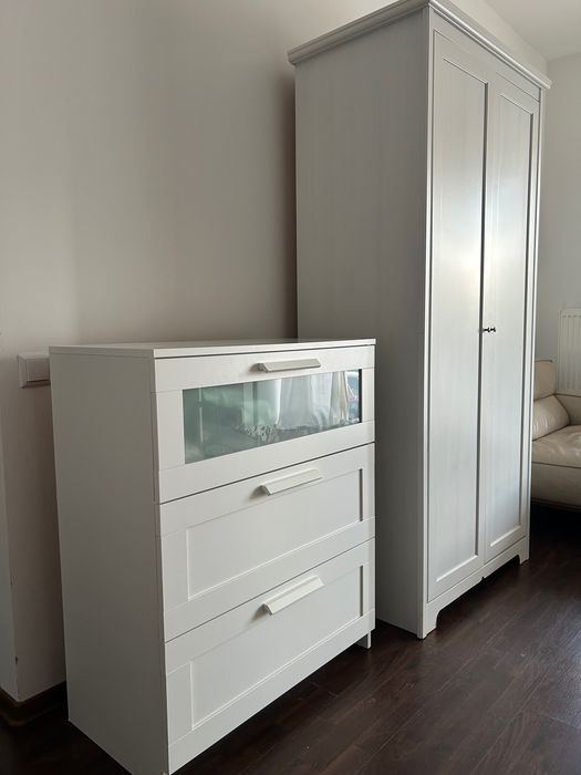 Canapea piele Natuzzi, șifonier și comodă Ikea, set sau vânzare separat. Ușor negociabil, stare excelentă
