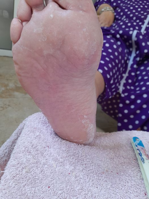 Pedichiura clasica la domiciliul clientei