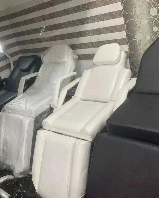 Kasmetalagicheskoy vamassajni kushetka