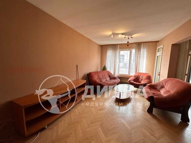 Продава се Четиристаен апартамент в Пловдив, Център - 140 кв.м за 1750 €/кв.м - Снимка #1